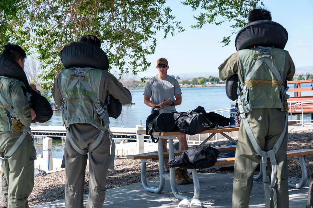 DVIDS Images SERE Water Survival - 1000w Q95 