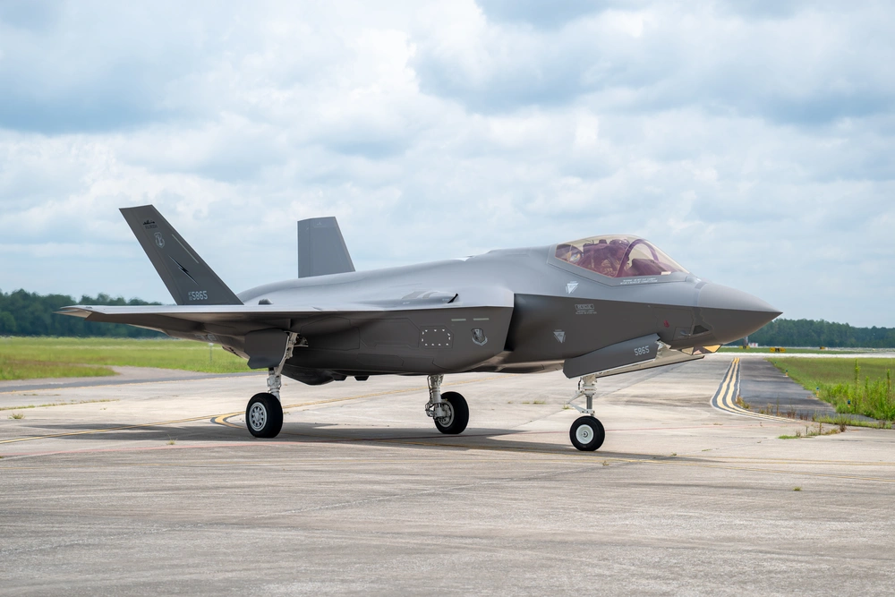 DVIDS Images Lightning Strikes - 1000w Q95 