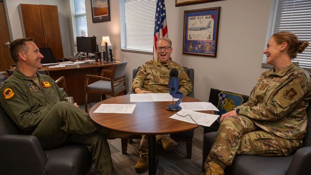 DVIDS Images Refuel Radio - 1000w Q95 