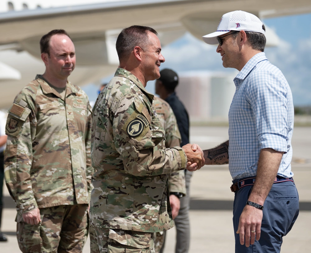 DVIDS Images SecDef thanks - 1000w Q95 