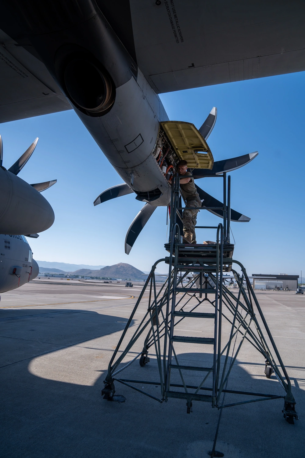 DVIDS Images 152nd Airlift - 1000w Q95