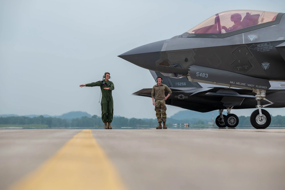 【MA-1】U.S.A.F 84 空軍Air force オリーブsize3XL 69's U.S.AIR FORCE MA-1 MIL-J-8279D 縦ステッチ フライトJKT