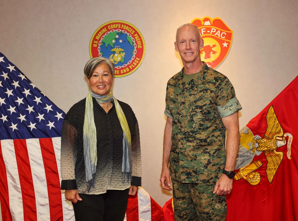 COMMARFORPAC meets with DKI APCSS DV