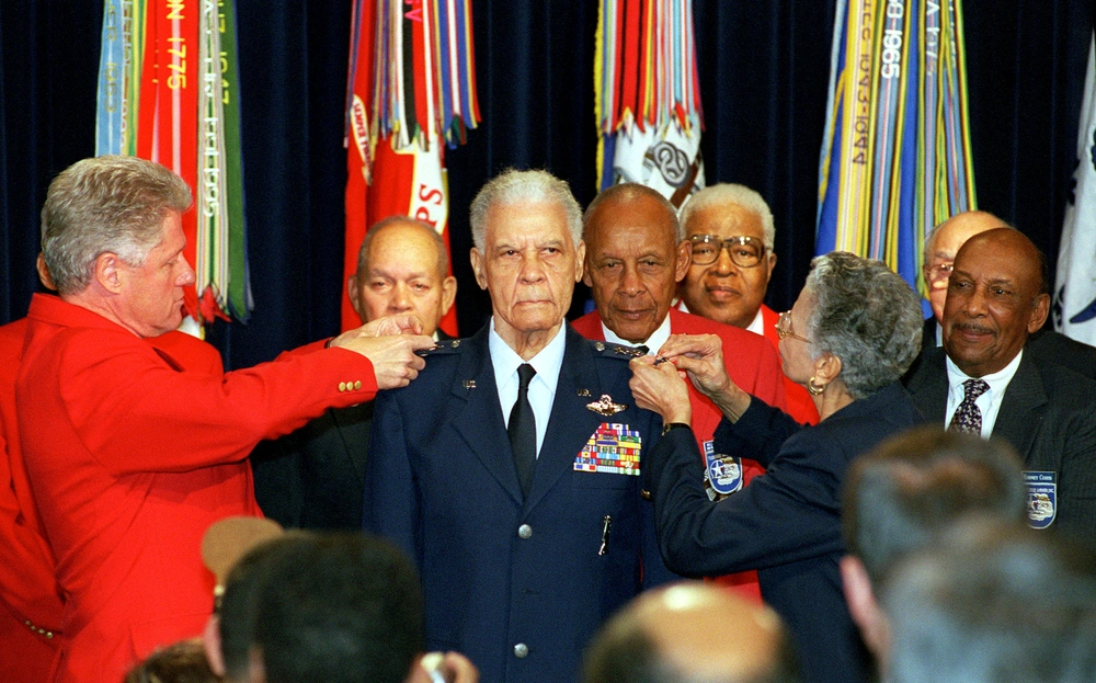DVIDS - Images - President Clinton pins the fourth star on Gen ...