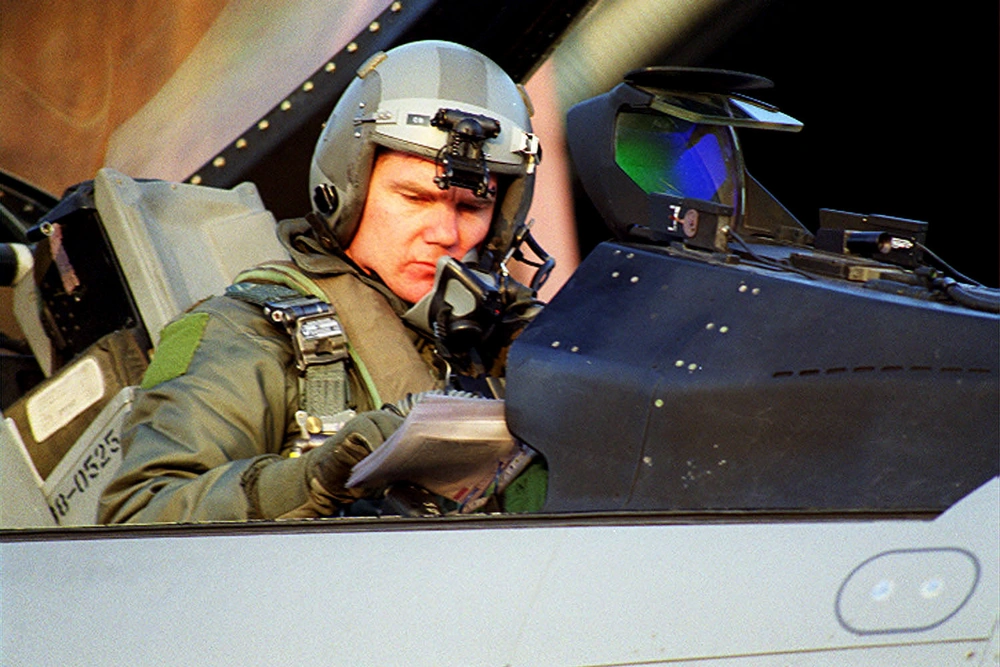 DVIDS Images A pilot from the - 1000w Q95