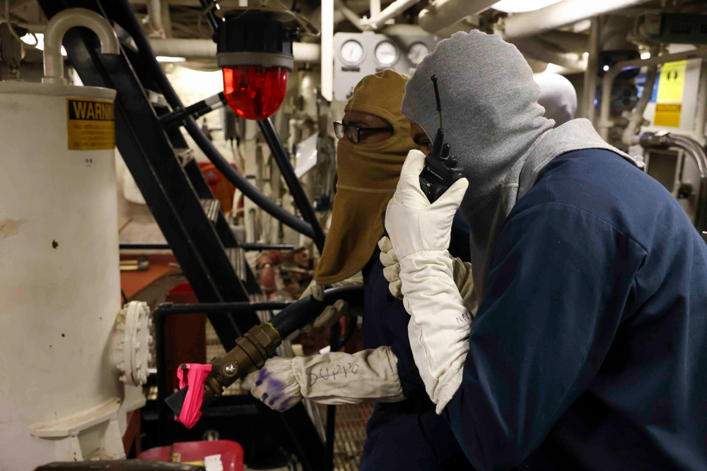 DVIDS - Images - USS FORREST SHERMAN (DDG 98) GQ [Image 3 of 21]