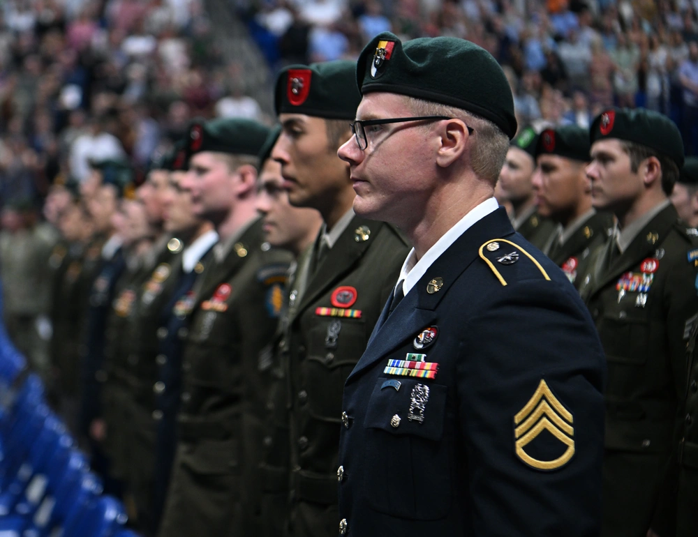 DVIDS - Images - Soldiers Don Green Beret During Special Forces ...