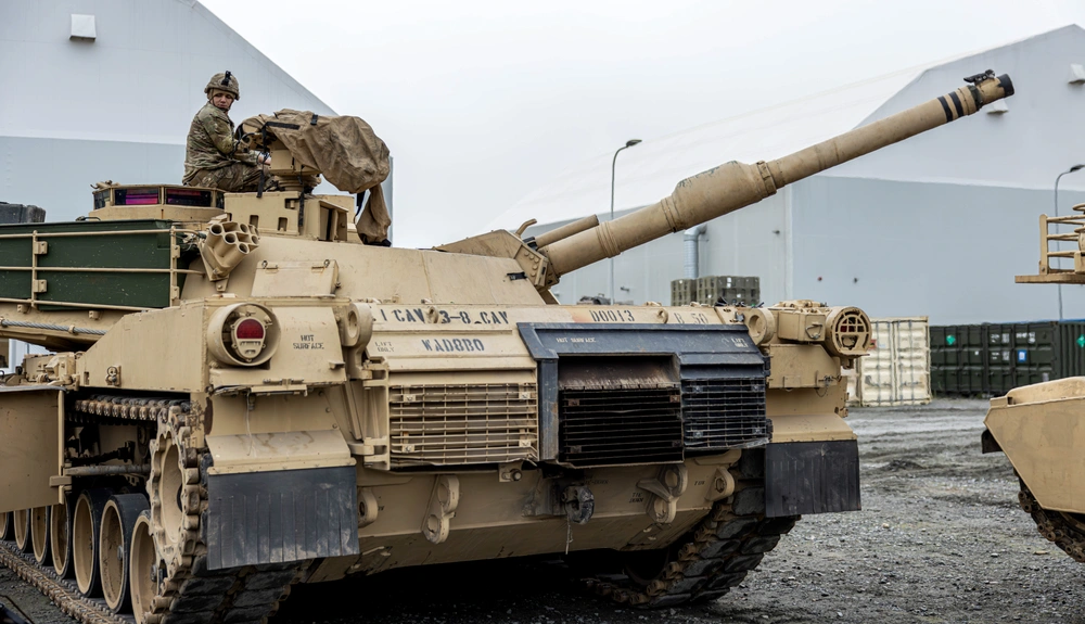 DVIDS - Images - U.S. Army Soldiers perform maintenance on an M1 Abrams ...