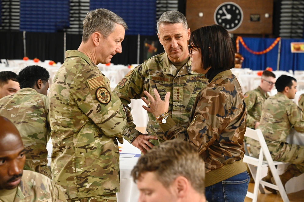 DVIDS - Images - JTF-DC Leaders Serve Thanksgiving Meal to Soldiers and ...