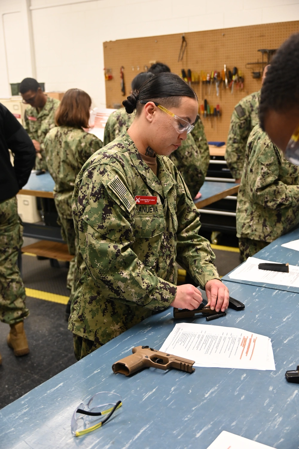 DVIDS - Images - Gunner’s Mate Students Hone M-18 SIG Skills in ...