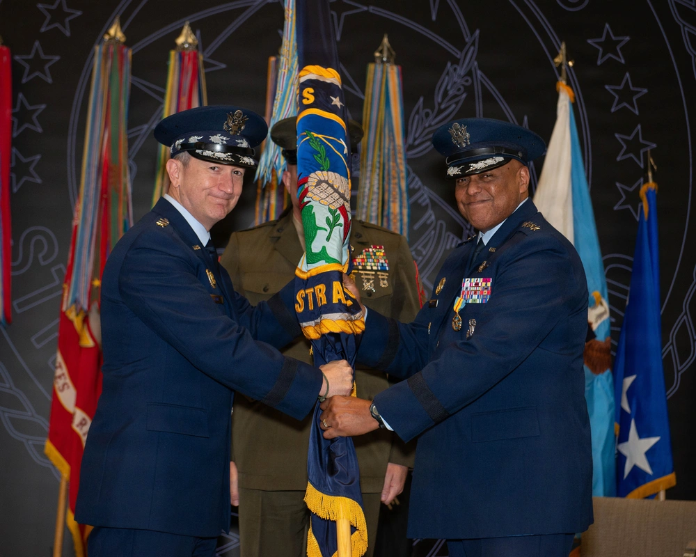 DVIDS - Images - 2025 USSTRATCOM Change of Command [Image 8 of 15]