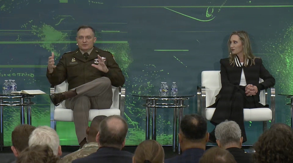 Maj. Gen. Patrick Ellis, left, commanding general, 4th Infantry Division and Fort Carson have been running a series of exercises called “Ivy Stings” to evaluate and develop its NGC2 prototype.