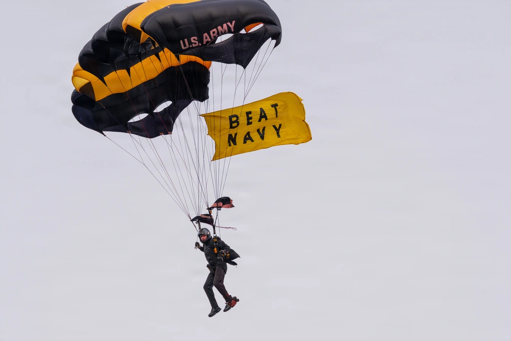 DVIDS - Images - U.S. Army Golden Knights drop in to 2025 Army Navy ...