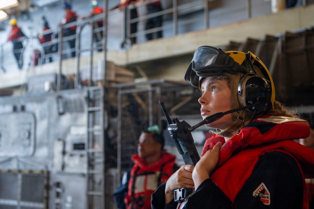 DVIDS - Images - Makin Island Conducts LCAC Recovery Drill [Image 16 of 16]
