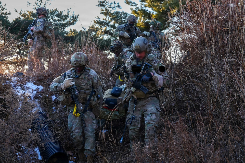 DVIDS - Images - 2-2 AHB Conducts Joint Fast-Rope Air Assault Training ...