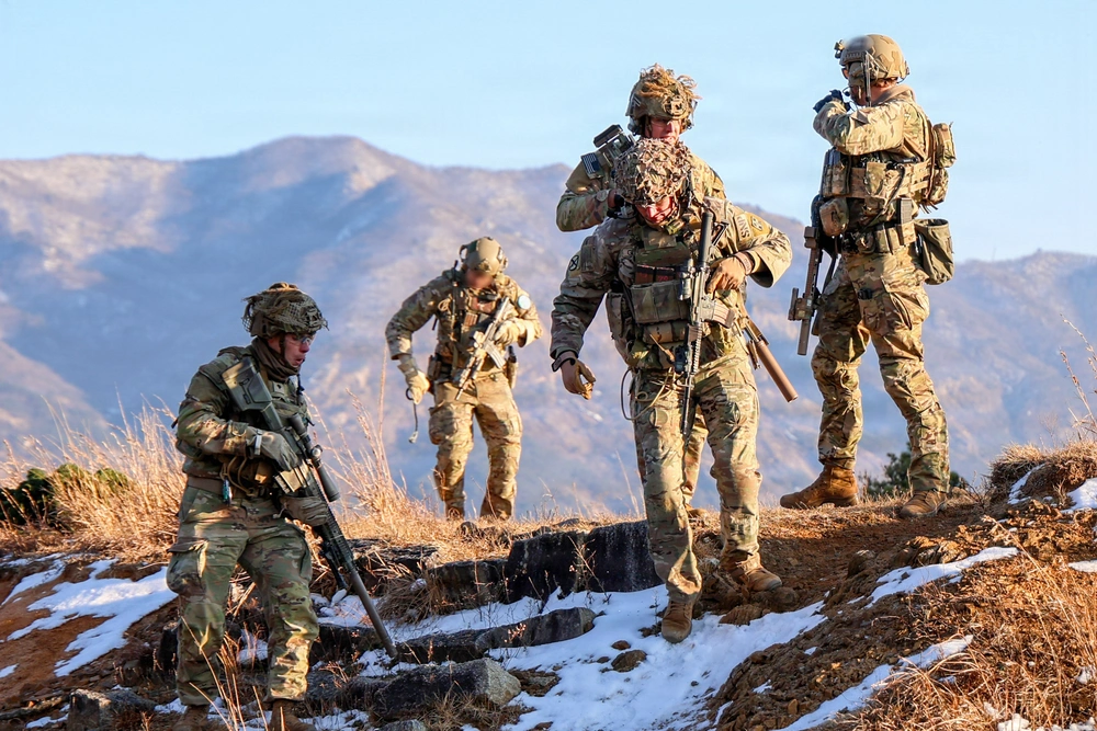 DVIDS - Images - 2-2 AHB Conducts Joint Fast-Rope Air Assault Training ...