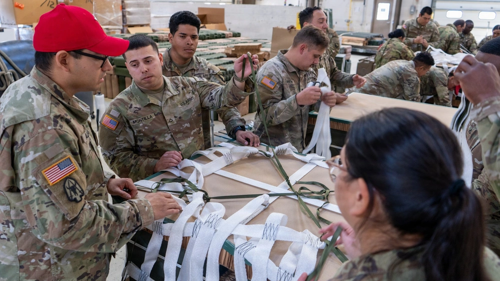 DVIDS - Images - Soldiers Learning Proper Rigging for CDS Bundles ...