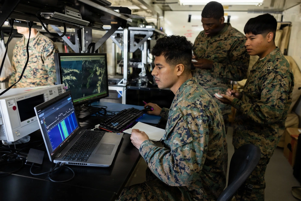 DVIDS - Images - III MEF Marines Conduct Satellite Communication ...