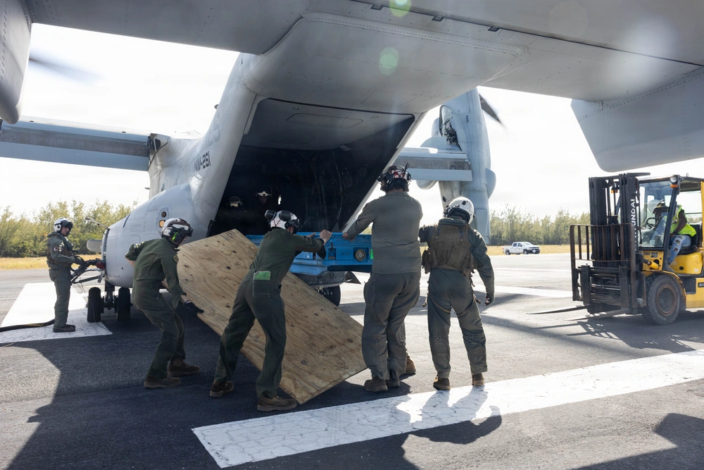 DVIDS - Images - U.S. Marines with VMM-261 transport cargo to The Bahamas