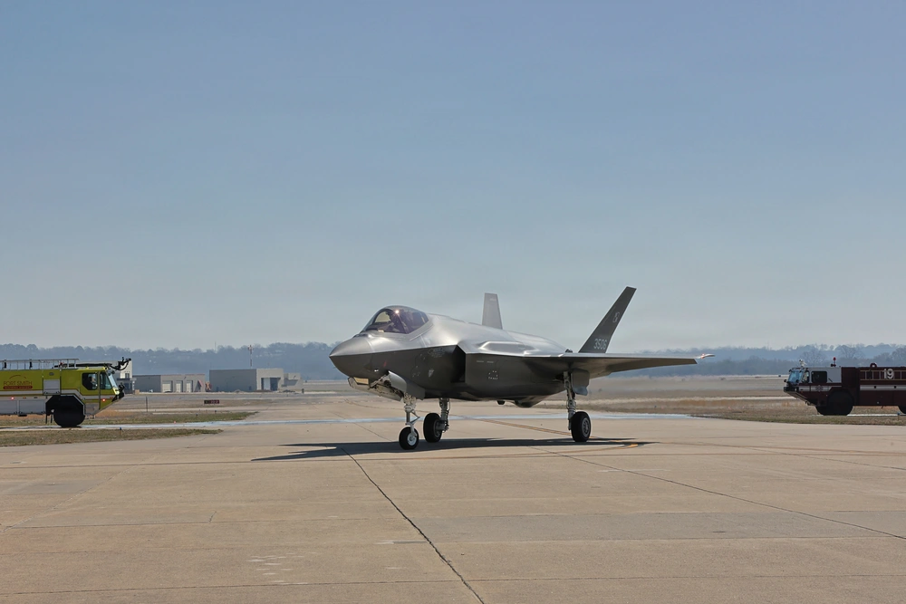 DVIDS - Images - Col. Spohn's Fini Flight [Image 4 of 5]