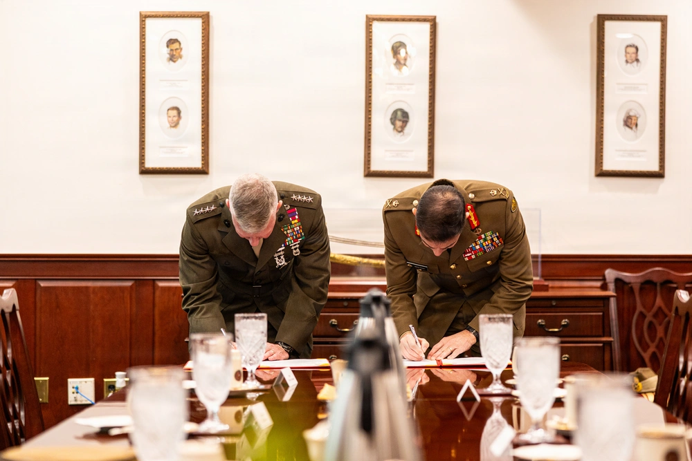 DVIDS - Images - The Commandant, Gen. Eric M. Smith meets with the ...