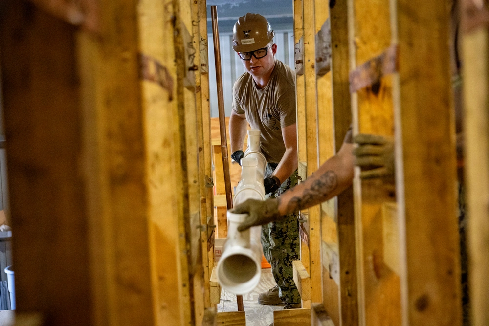 DVIDS - Images - NMCB 133 Conducts Technical Trainer [Image 5 of 7]