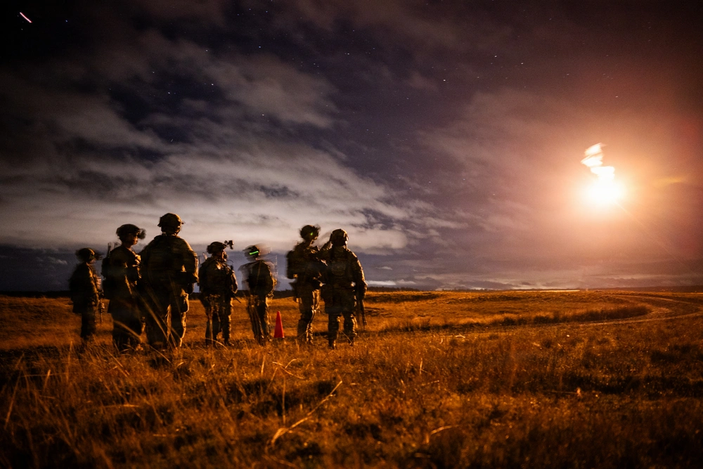 DVIDS - Images - U.S. Soldiers conduct live fire exercise after dark ...