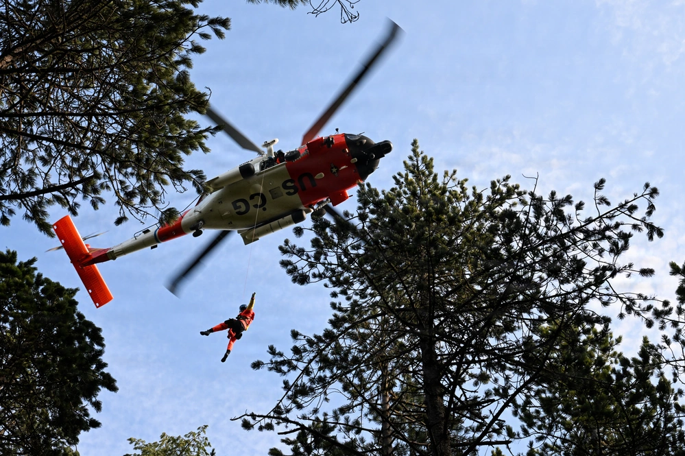 DVIDS - Images - U.S. Coast Guard helicopter aircrews train as part of ...
