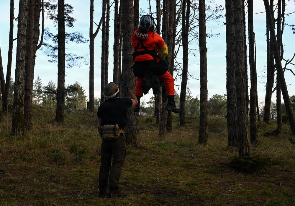 DVIDS - Images - U.S. Coast Guard helicopter aircrews train as part of ...