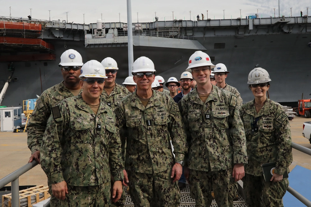 DVIDS - Images - Navy Admiral visits Auxiliary Personnel Lighter