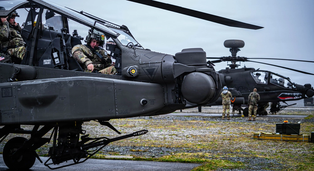 DVIDS - Images - 12th CAB Soldiers refuel and rearm Apaches during ...