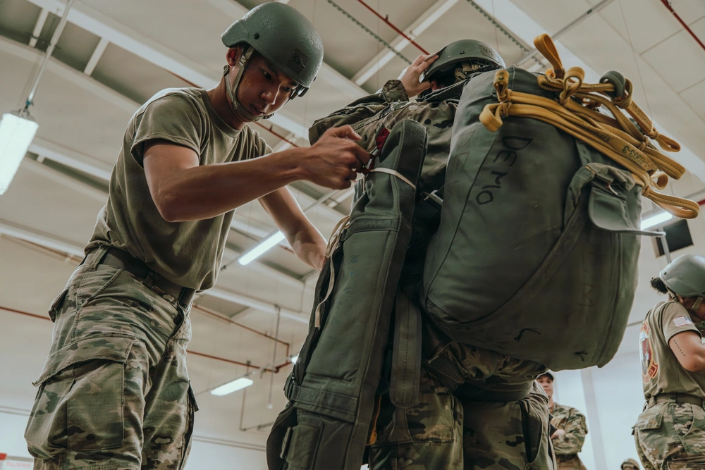 DVIDS - Images - Jumpmaster Students Conduct JMPI Training at Caserma ...