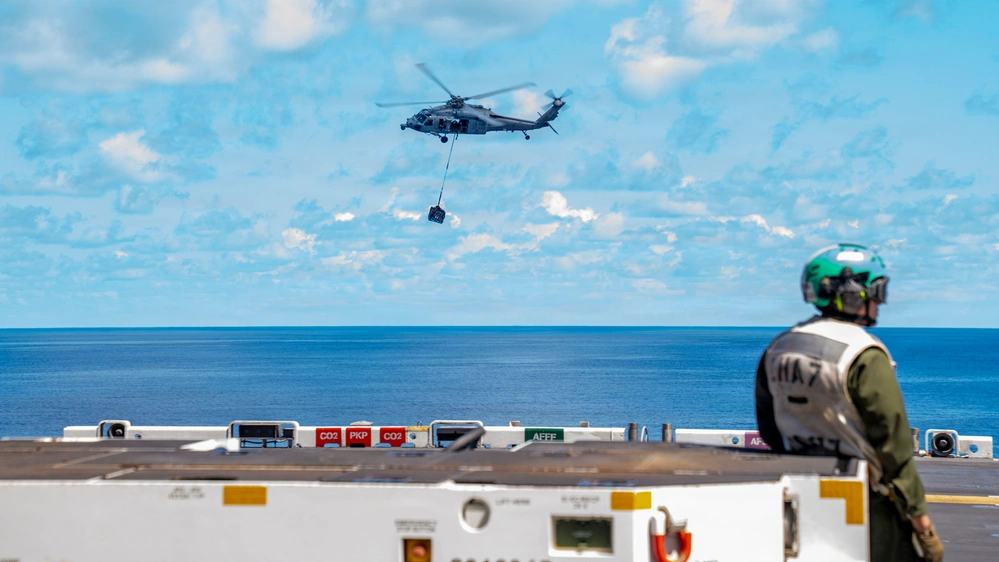 DVIDS - Images - USS Tripoli Sailors Conducts Vertrep Training [Image 1 ...