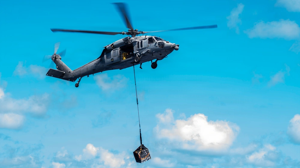 DVIDS - Images - USS Tripoli Sailors Conducts Vertrep Training [Image 2 ...