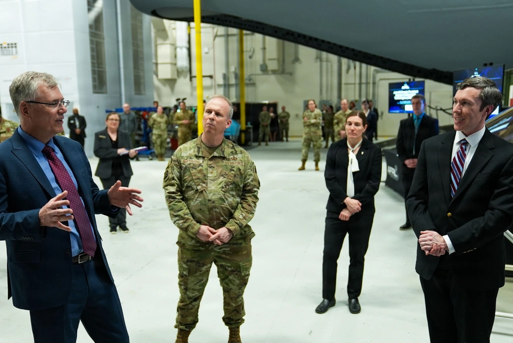 DVIDS - Images - Secretary of the Air Force Visits AFRL [Image 6 of 12]