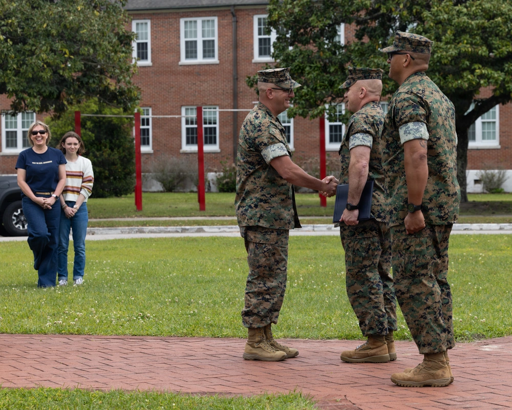 DVIDS - Images - Col. Ickles Award Ceremony [Image 2 of 5]