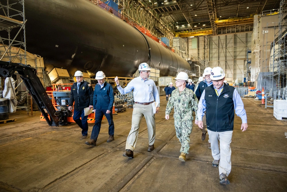 DVIDS - Images - CNO and MCPON tour General Dynamics Electric Boat ...
