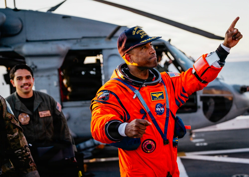 DVIDS - Images - NASA Astronauts Arrive Back on Earth [Image 11 of 13]