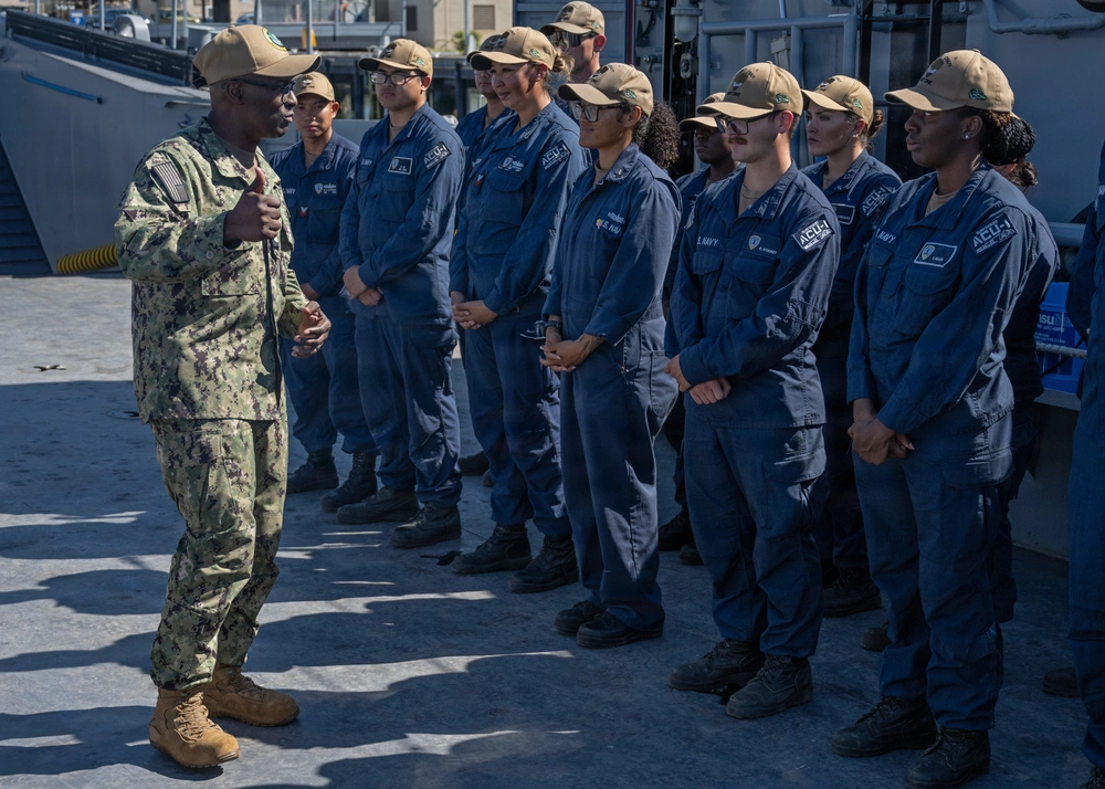 DVIDS - Images - U.S. Pacific Fleet Master Chief Don Davis conducts ...