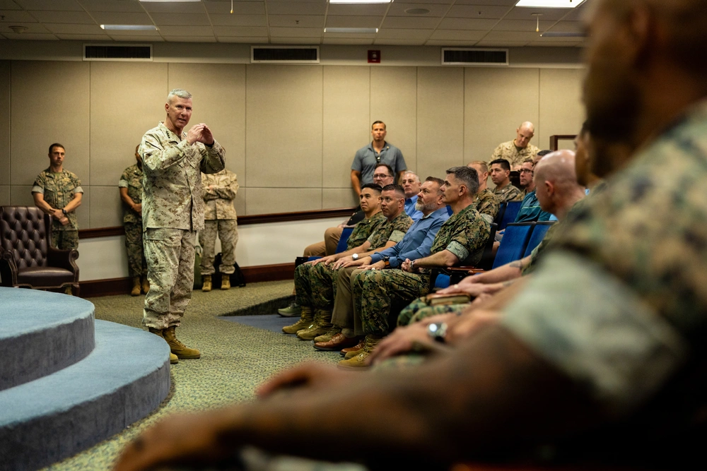 DVIDS - Images - The Commandant, Gen. Eric M. Smith visits USSOCOM and ...