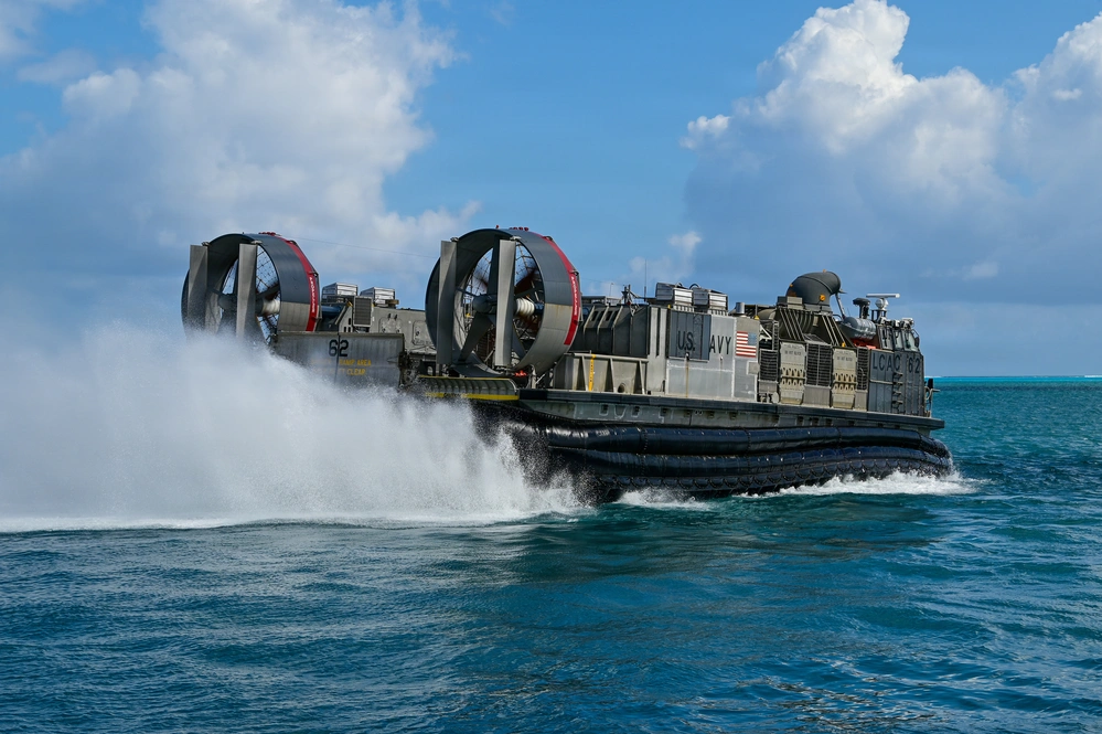 DVIDS - Images - LCAC 62 arrives in Saipan, delivers generators in ...