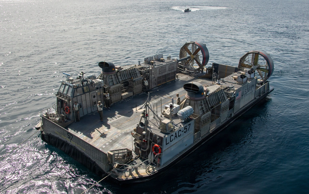 DVIDS - Images - USS Essex Conducts an LCAC Emergency Recovery ...