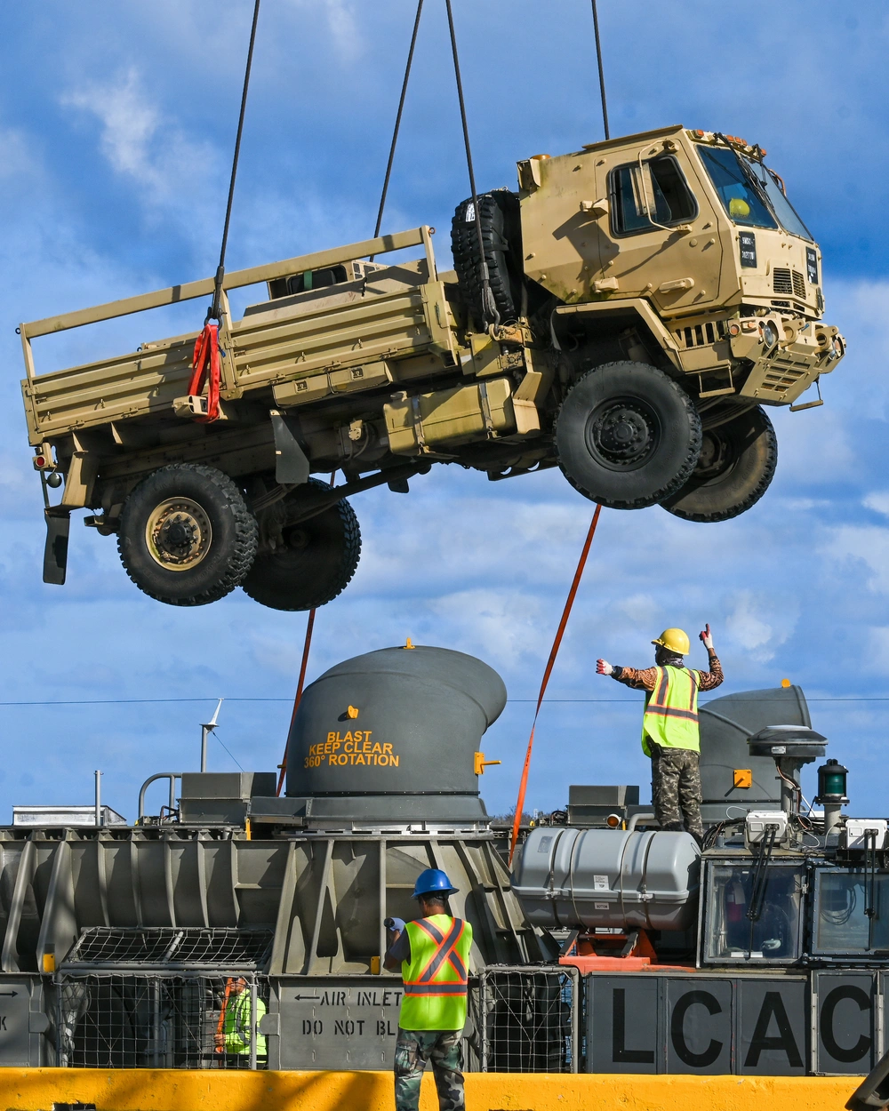 DVIDS - Images - LCACs’ 62, 52 arrives in Saipan bearing Army vehicles ...