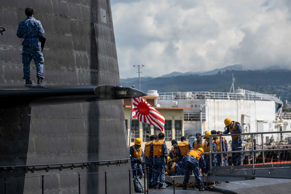 DVIDS - Images - JMSDF Shoryu (SS 510) arrives to HWI [Image 11 of 15]