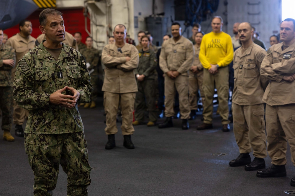DVIDS - Images - CENTCOM Commander visits USS Tripoli [Image 5 of 6]