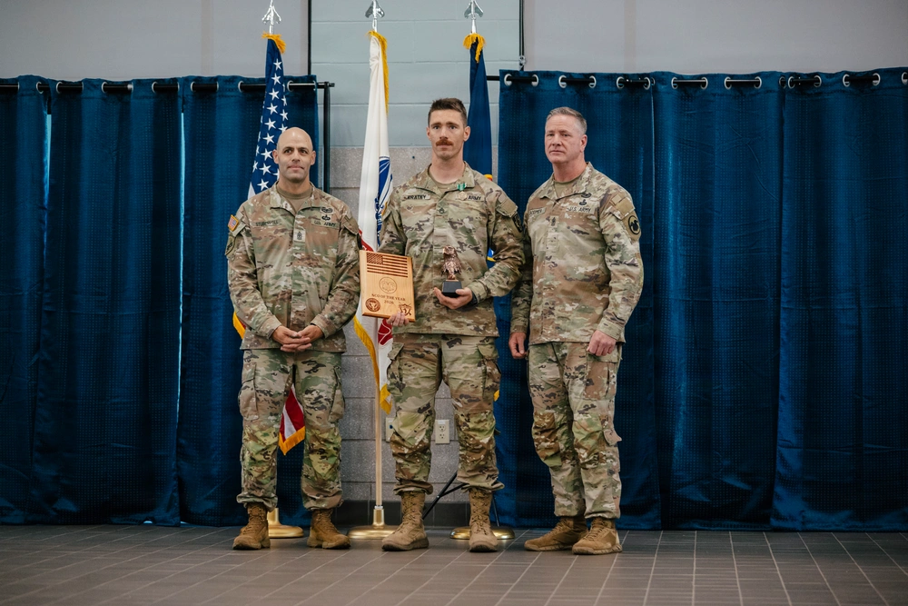 DVIDS - Images - U.S. Army Soldier is Awarded as the Noncommissioned ...