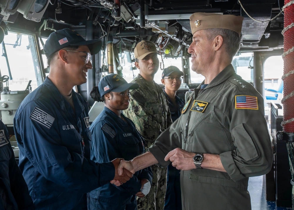 DVIDS - Images - COMPACFLT visits USS Ashland [Image 2 of 3]