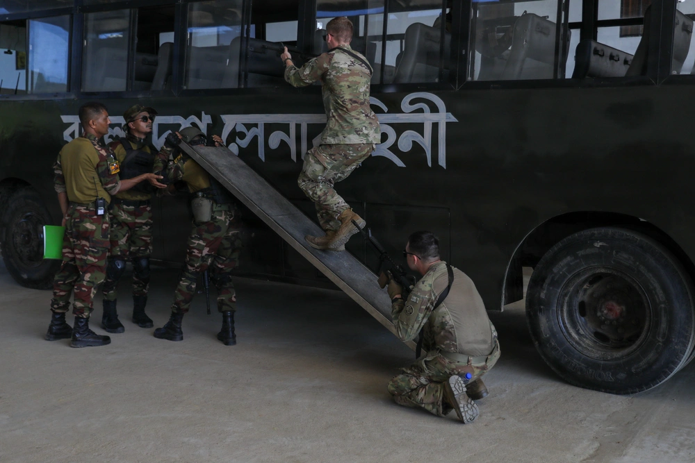DVIDS - Images - U.S., Bangladesh Soldiers Conduct Bus Raid Class ...