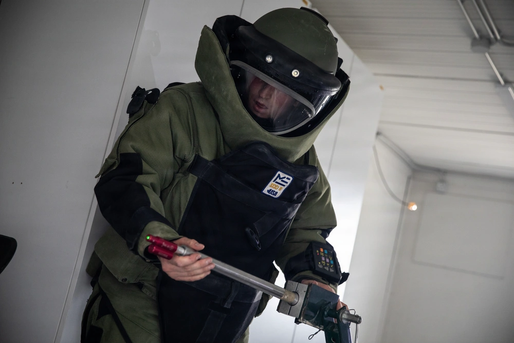 DVIDS - Images - KFOR RC-E EOD Soldiers conduct counter IED training at ...