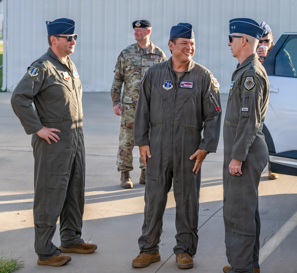 DVIDS - Images - 15th Air Force Commander Visits Ebbing [Image 2 of 2]